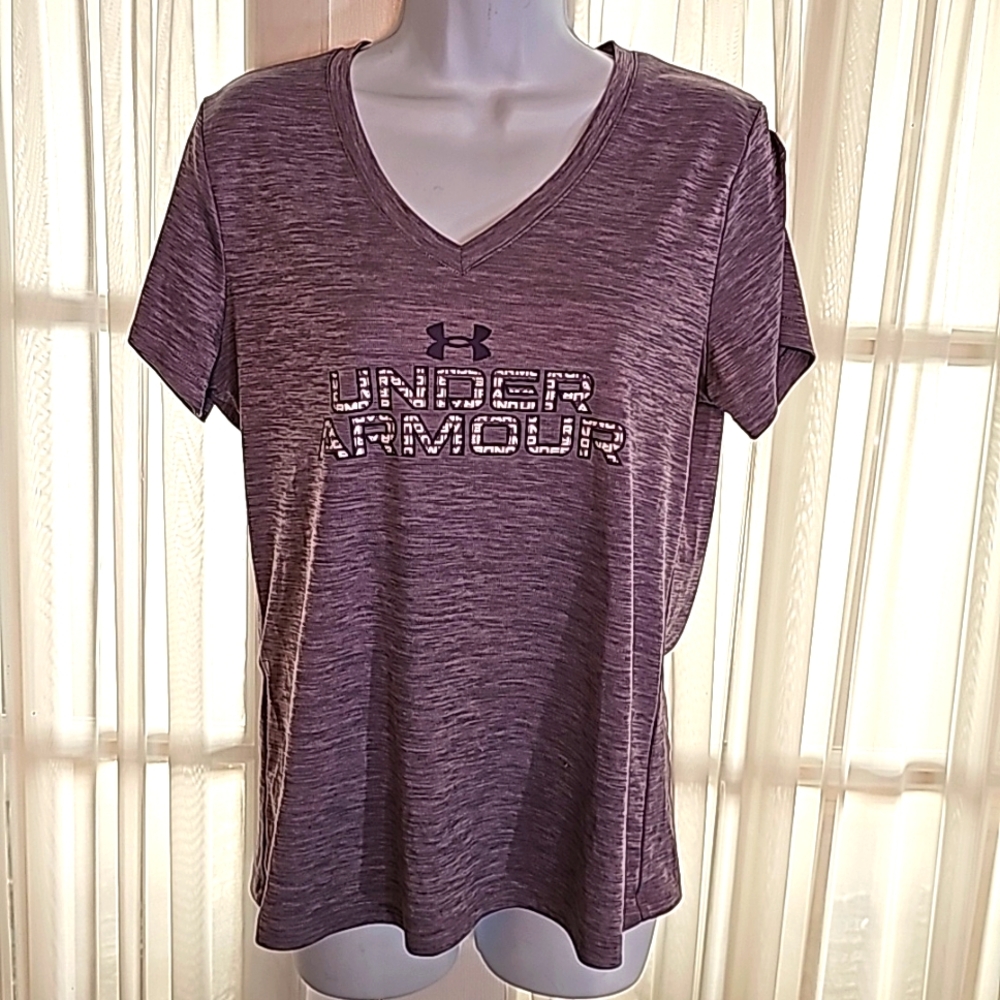 UNDER ARMOUR  lds M purple loose fit v-neck short sleeve heatgear shirt.